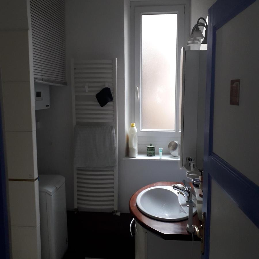 Chambre Meublee Au Coeur De Ville - Chez L'Habitant 르크로조 외부 사진